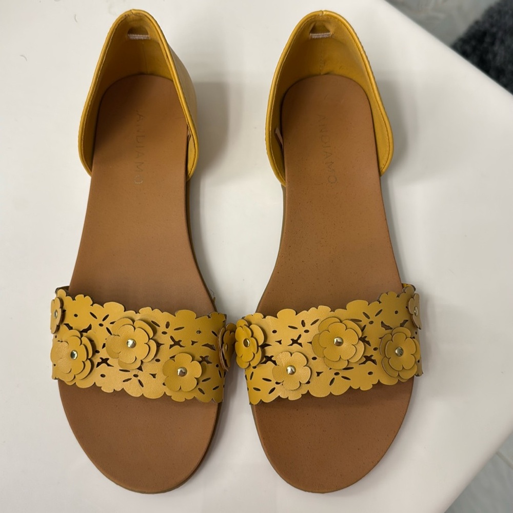 Andiamo open toe floral accents flats